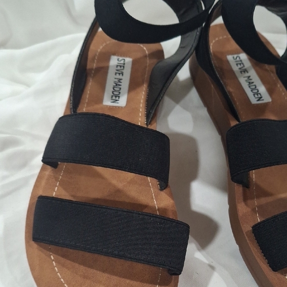 Steve Madden Black and Brown Minimalist Sandals - Picture 3 of 8